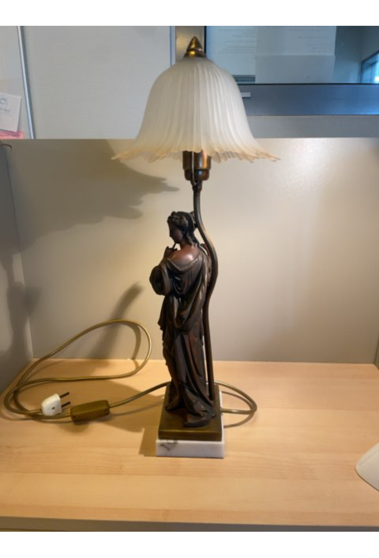 Lampe med Bronze figur